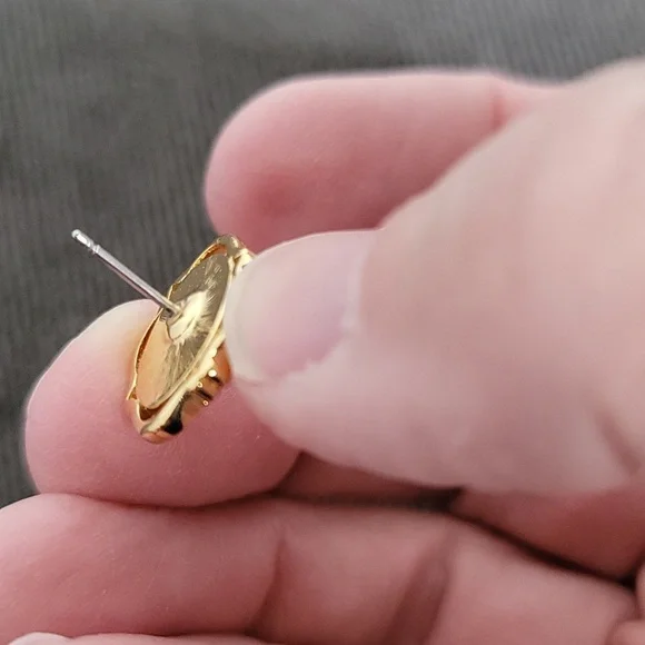 Trifari Cameo brooch and earring set - Picture 10 of 10